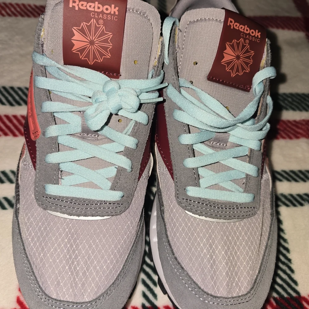 Reebok Women's Sneakers in Gray, Red, and Blue - Picture 9 of 9